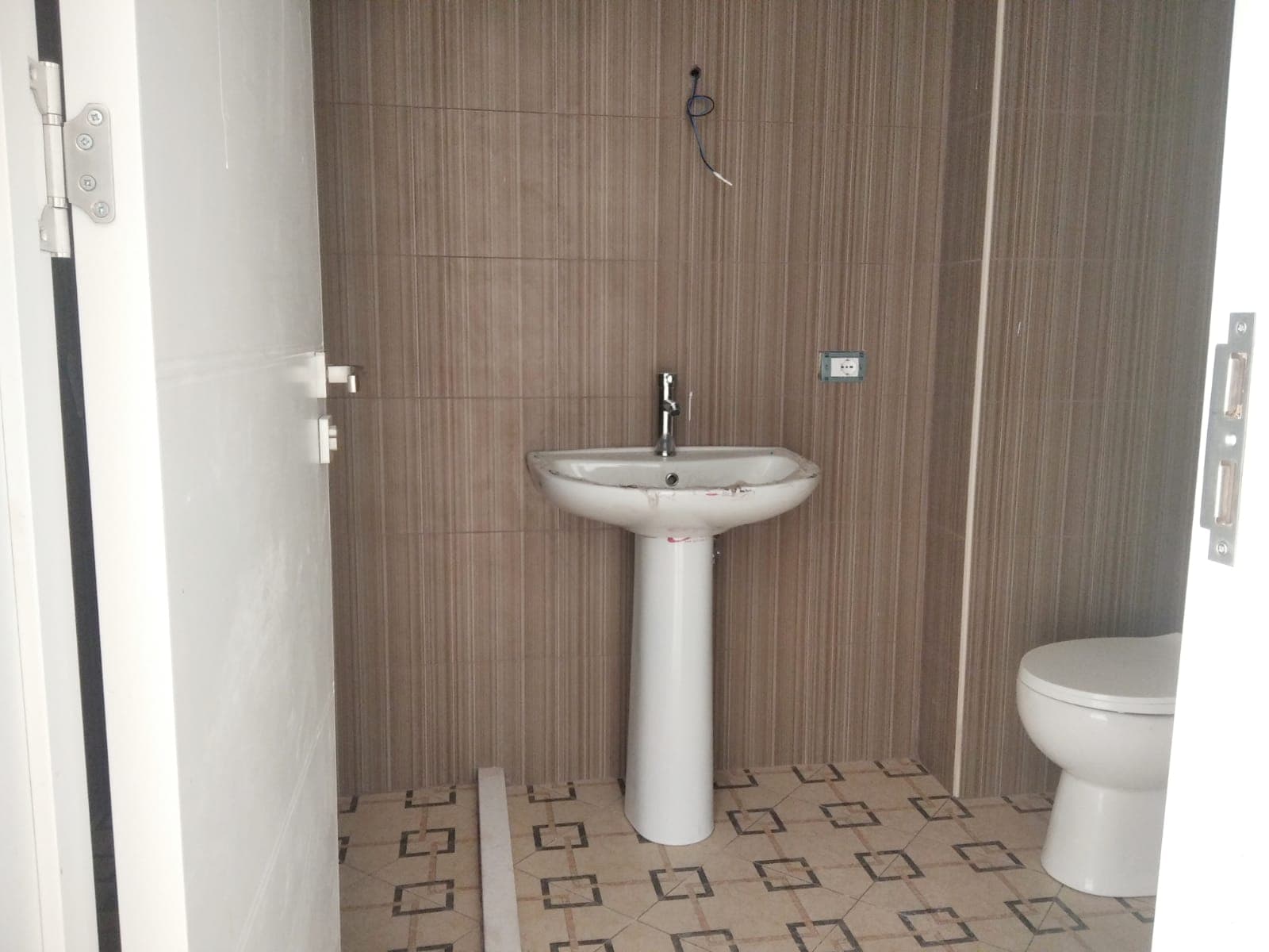 SHITET APARTAMENT 1+1 PRANE SHKOLLES ITALIANE,VOLLGA, DURRES. 4