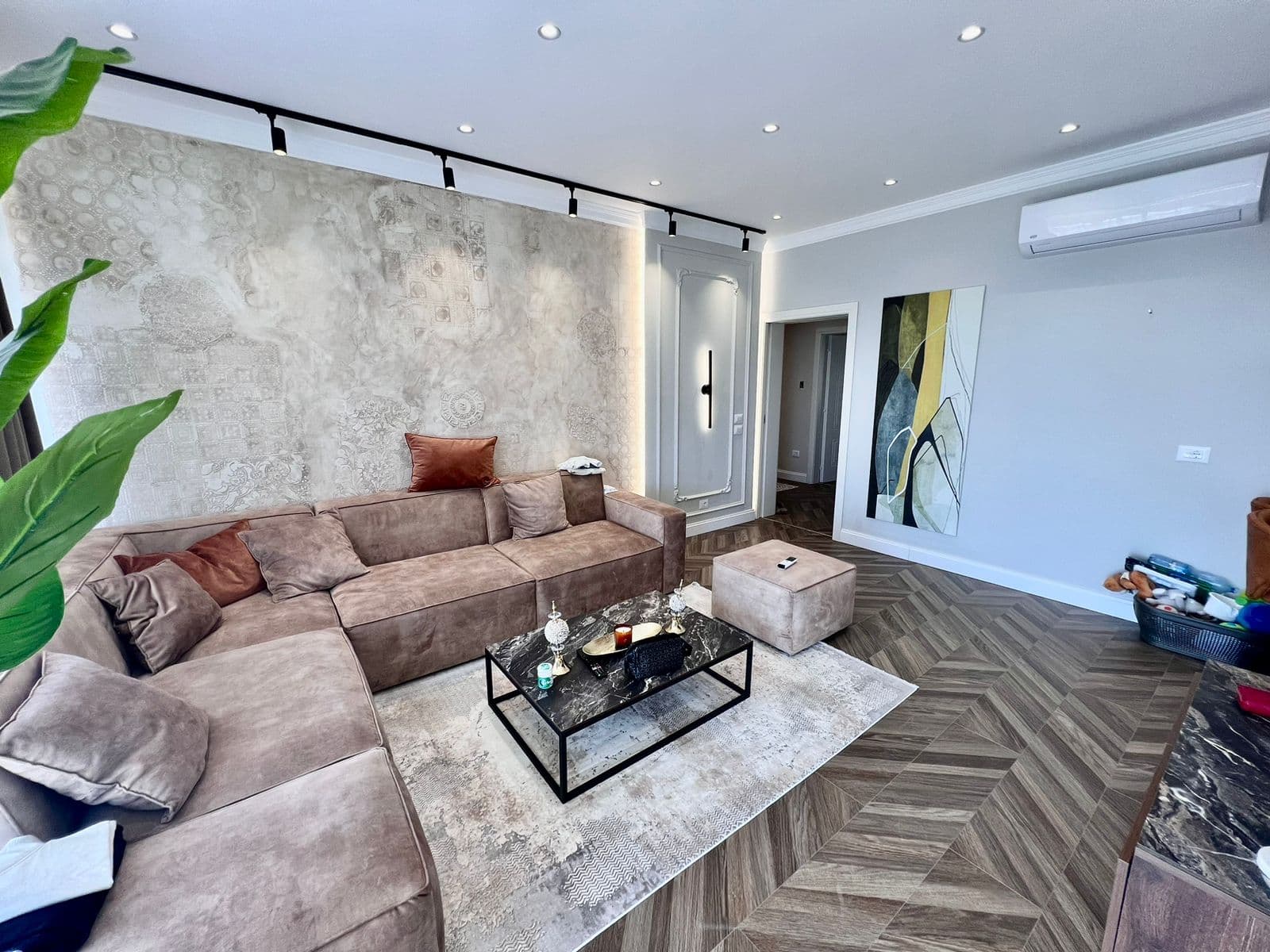SHITET APARTAMENT 2+1 + GARAZH PRANE VILES ZOGUT, DURRES. 2