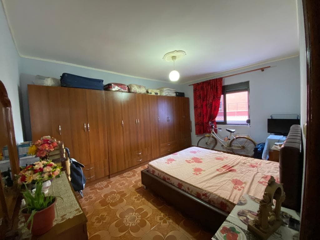 SHITET APARTAMENT 1+1 PRANE STADIUMIT,LAGJA 18,DURRES. 4