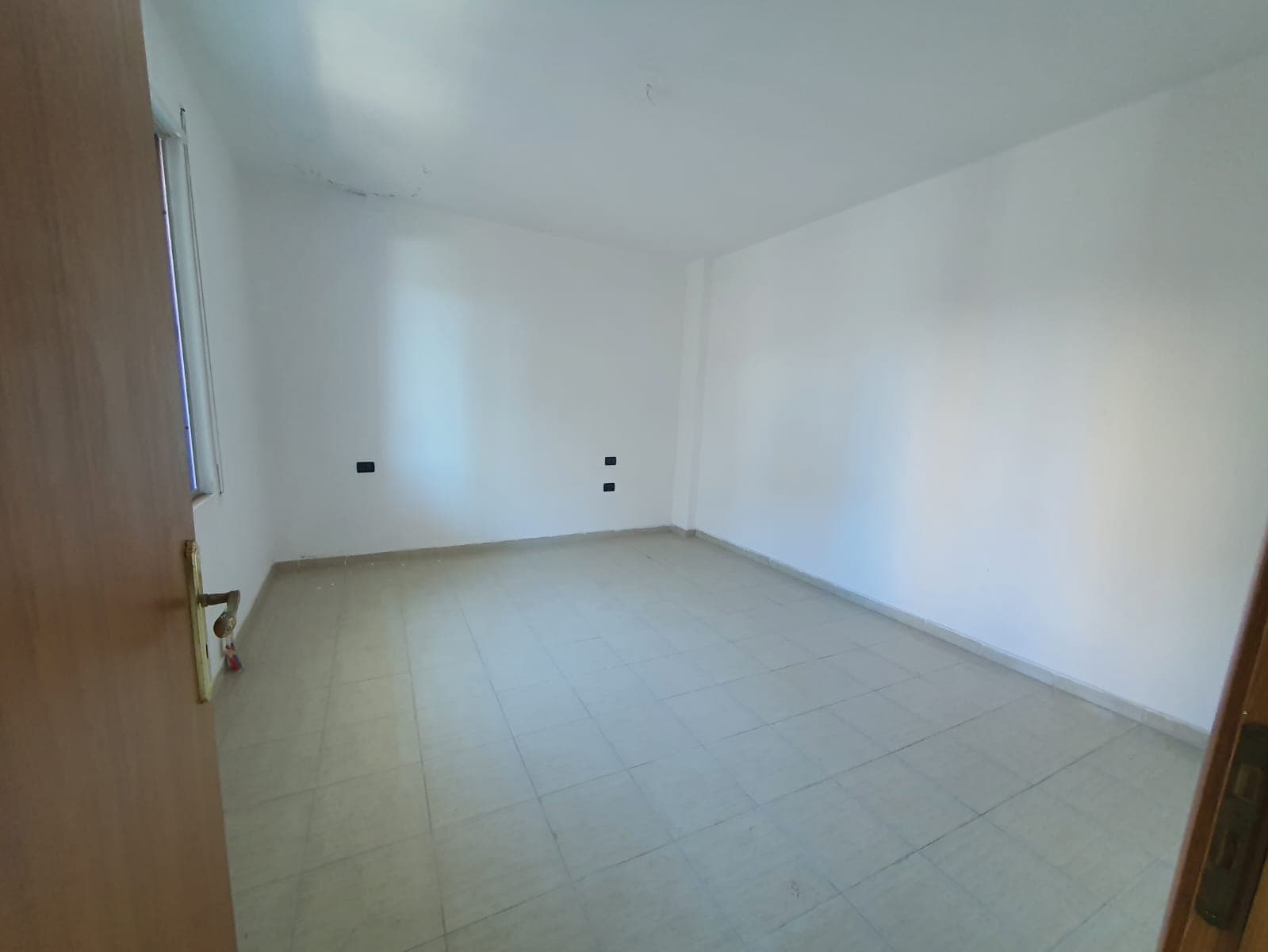 SHITET APARTAMENT 1+1 PRANE RROTES KUQE ,PLAZH ,DURRES. 3