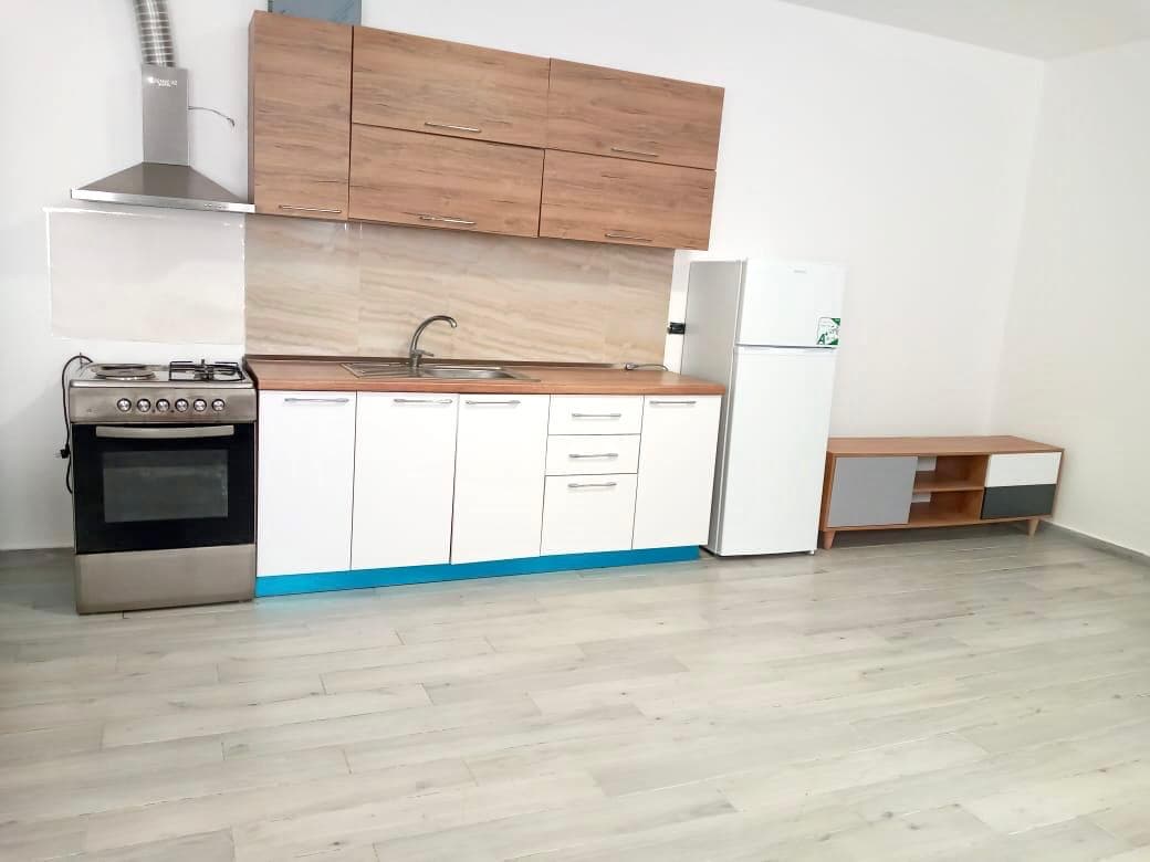 JEPET ME QERA APARTAMENT 1+1 PRANE SHKOLLES GJERGJ KASTRIOTI, DURRES.