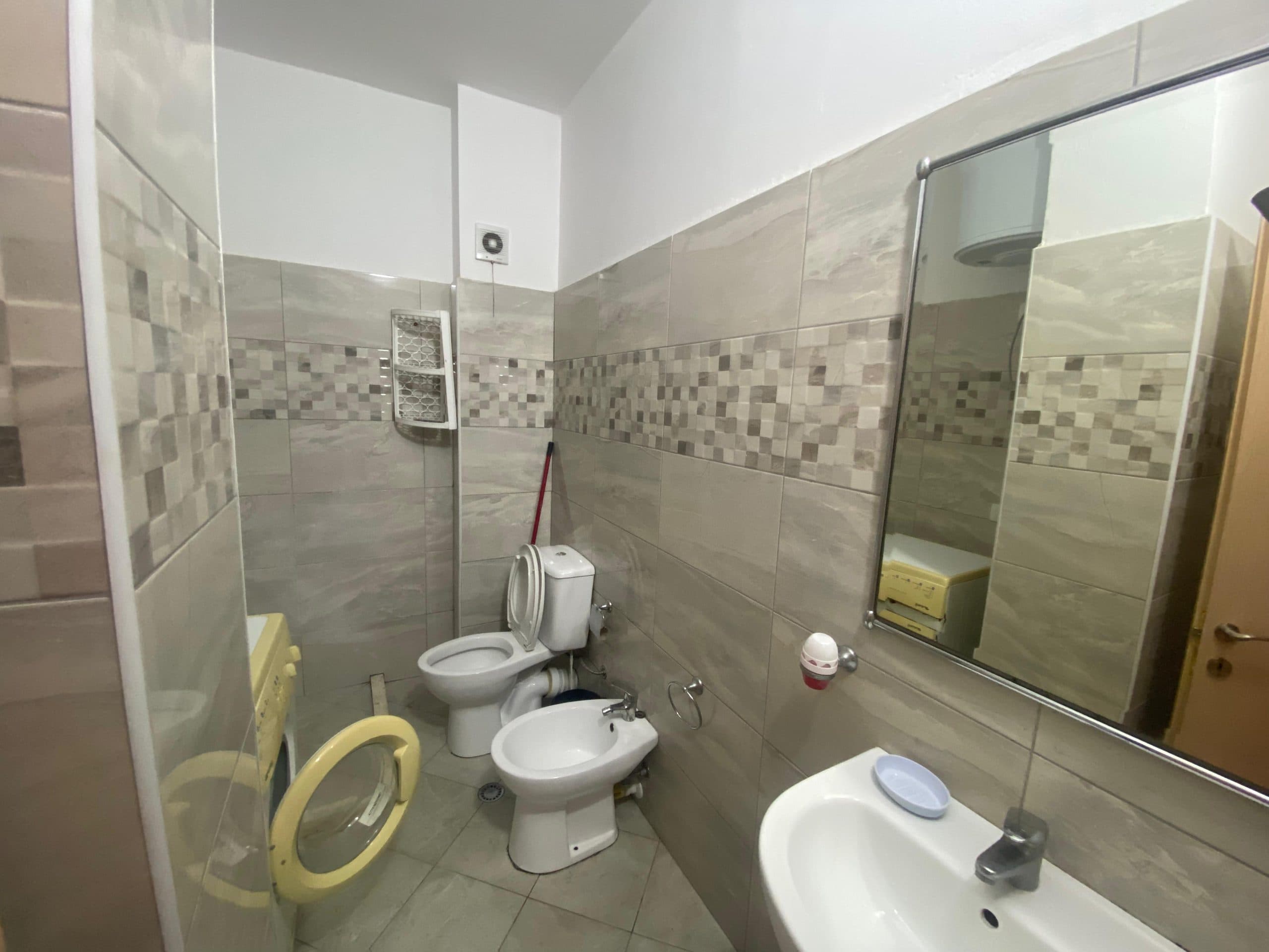 JEPET ME QERA APARTAMENT 1+1, VALUTA PRANE PASTICERI PELIKANI, DURRES 3