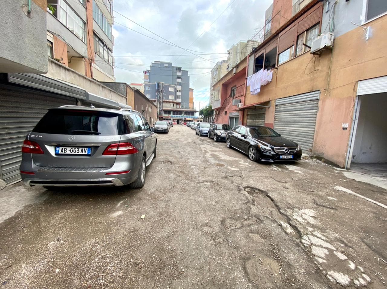 SHITET GARAZH PRANE PASTICERI CIALDA, VOLLGA, DURRES.