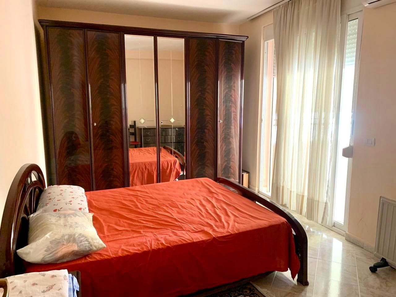 SHITET APARTAMENT 3+1 ME PAMJE NGA DETI NE VOLLGA, PRANE RESTORANT COLOMBIA, DURRES. 4