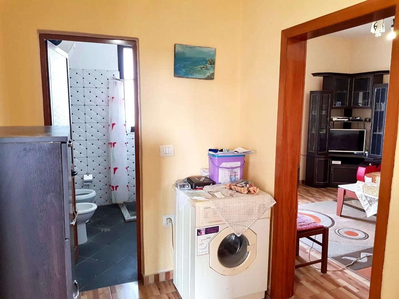 SHITET APARTAMENT 1+1 PRANE STACIONIT TE TRENIT, DURRES. 4