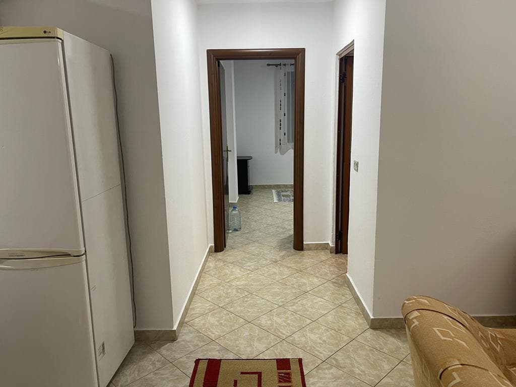 JEPET APARTAMENT ME QERA 1+1, PRANE STADIUMIT,DURRES. 4