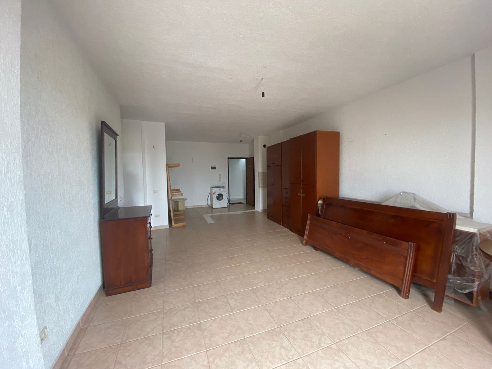 SHITET APARTAMENT 1+1 PRANE SHKOLLES BAJRAM CURRI, PLAZH,DURRES.