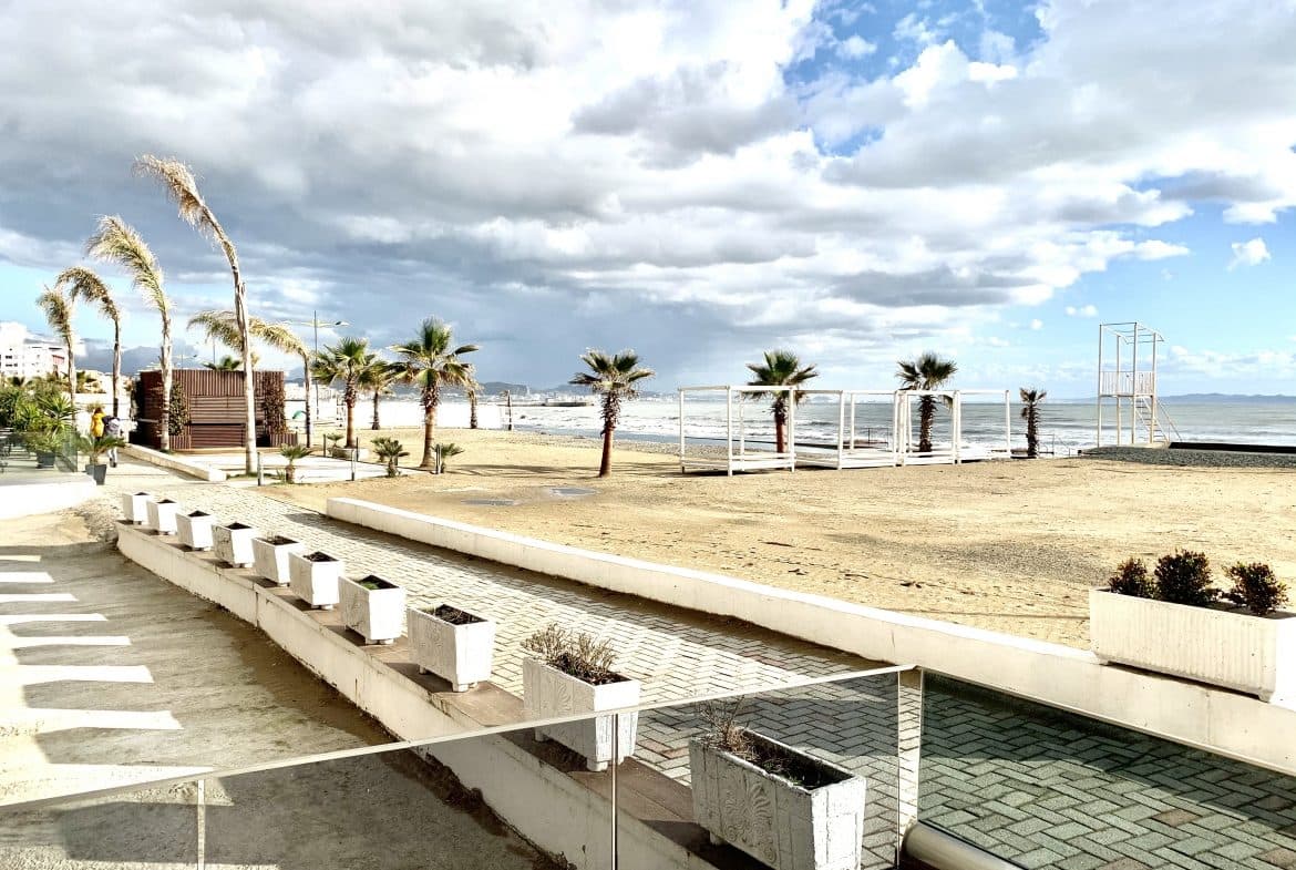 JEPET ME QERA HOTEL BUZE DETIT PLAZH,DURRES!