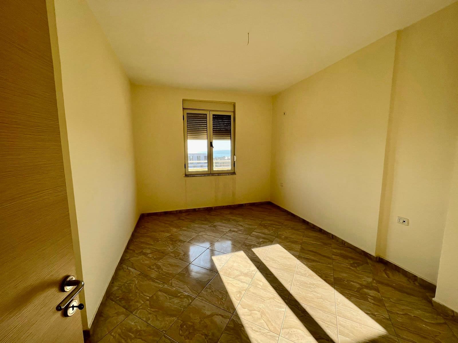 SHITET APARTAMENT 2+1 ME PAMJE NGA DETI PRANE MAJESTIC, GOLEM, DURRES. 4