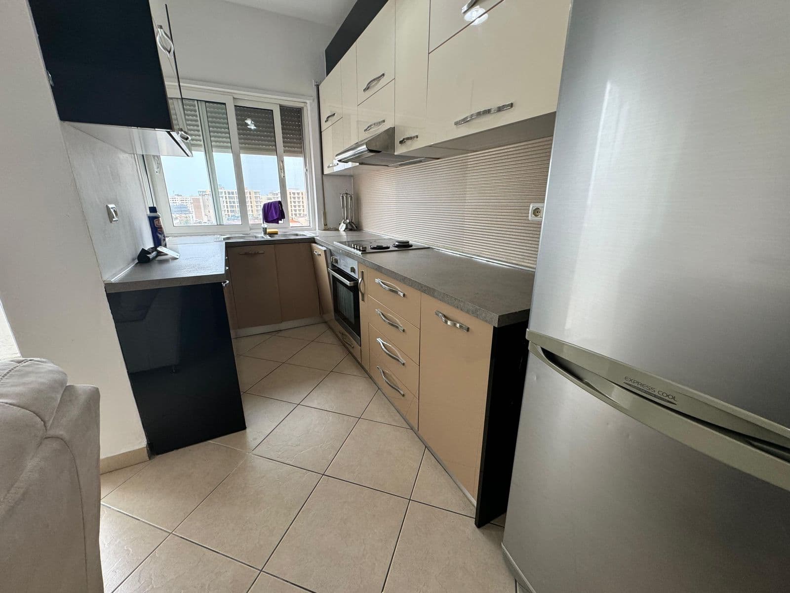SHITET APARTAMENT 2+1 PRANE KAZAZIT, DURRES. 3