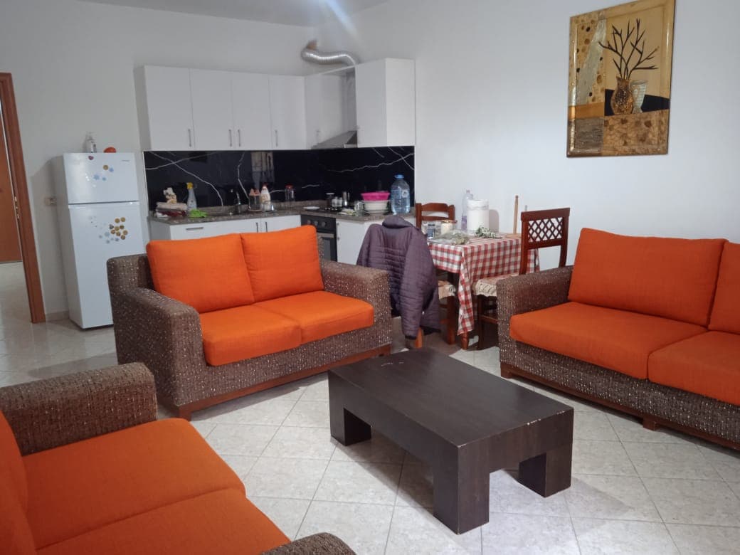 SHITET APARTAMENT 1+1 PRANE PALLATIT TE SPORTIT,DURRES. 2