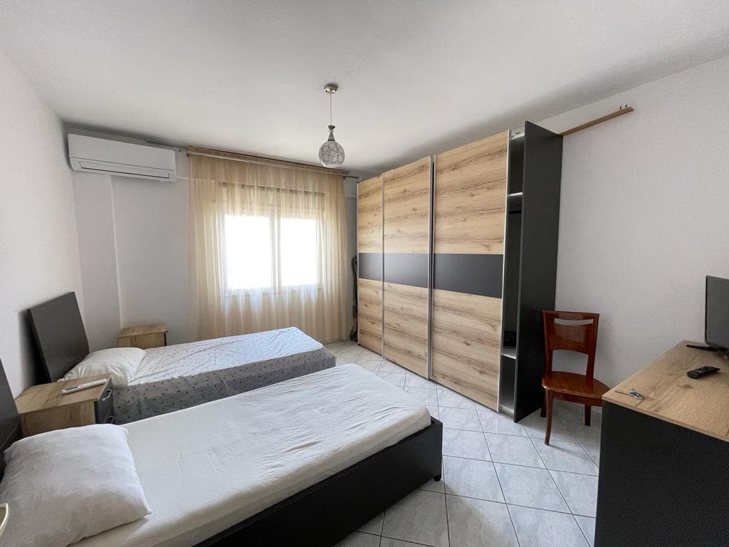 JEPET ME QERA APARTAMENT 3+1 ME PAMJE DETI VOLLGA,DURRES. 3