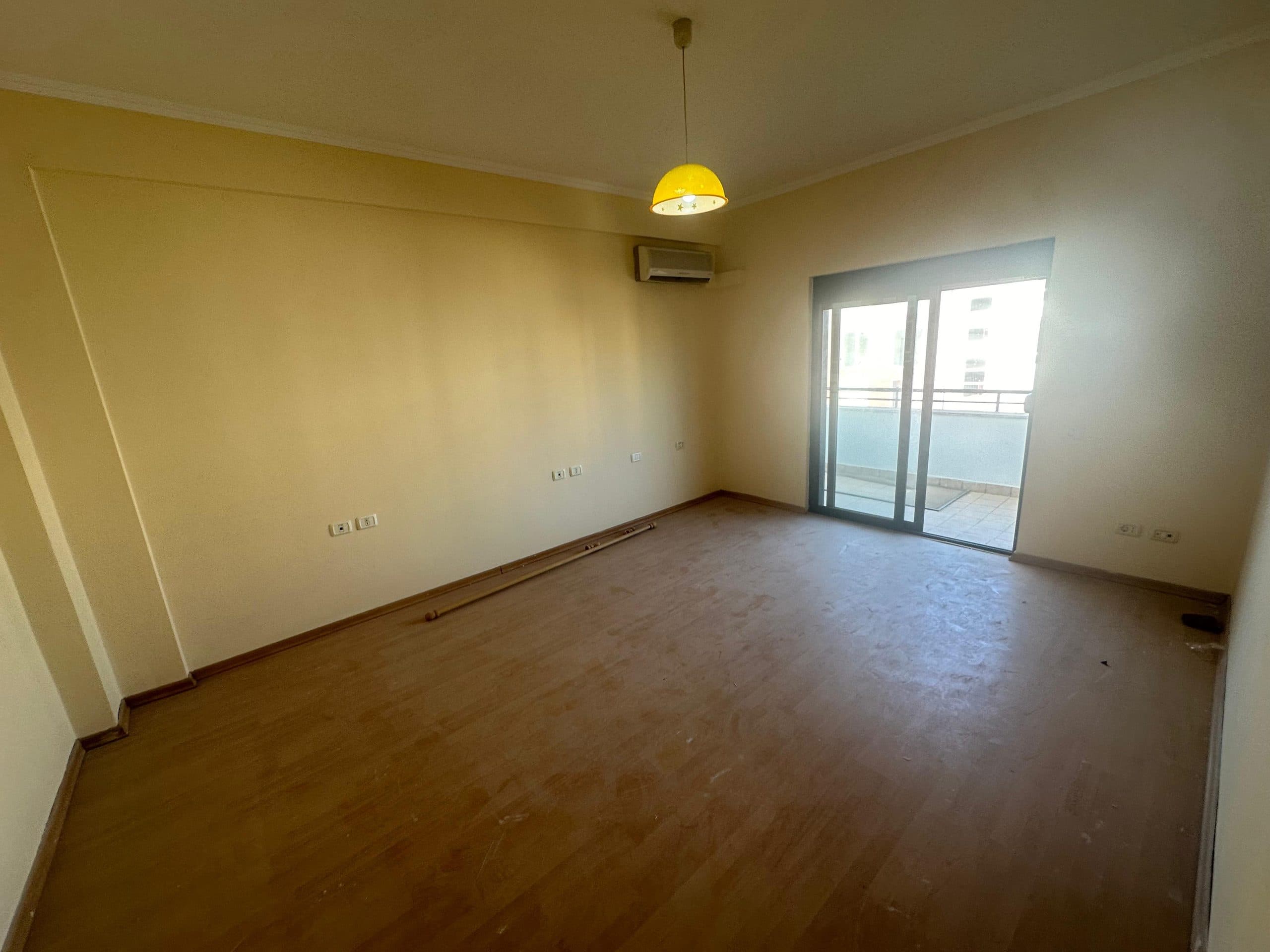 SHITET APARTAMENT 2+1, PRANE SHKOLLES EFTALI KOCI, DURRES. 3