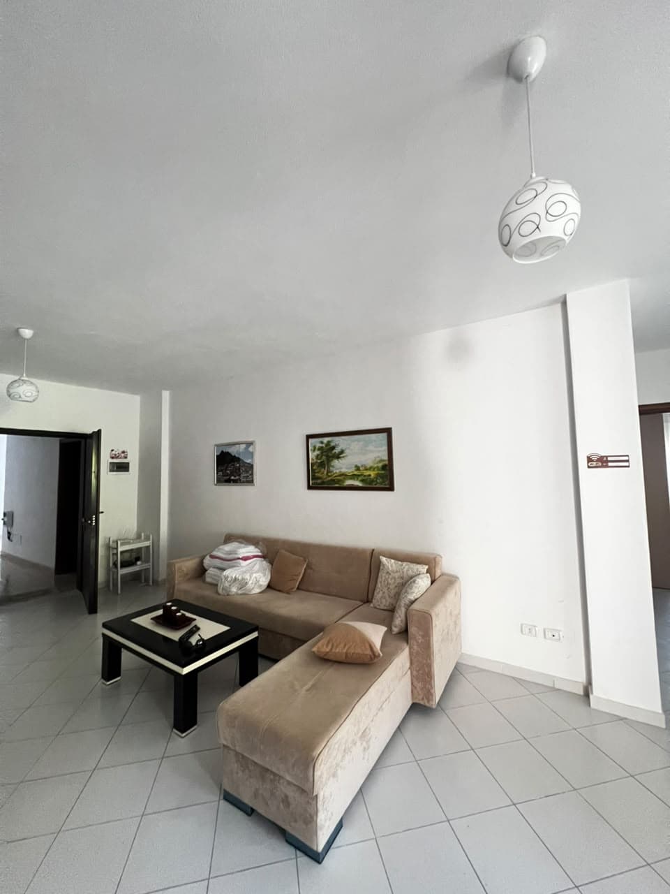 JEPET ME QERA APARTAMENT 2+1 PRANE OLIVIA HILL, GOLEM