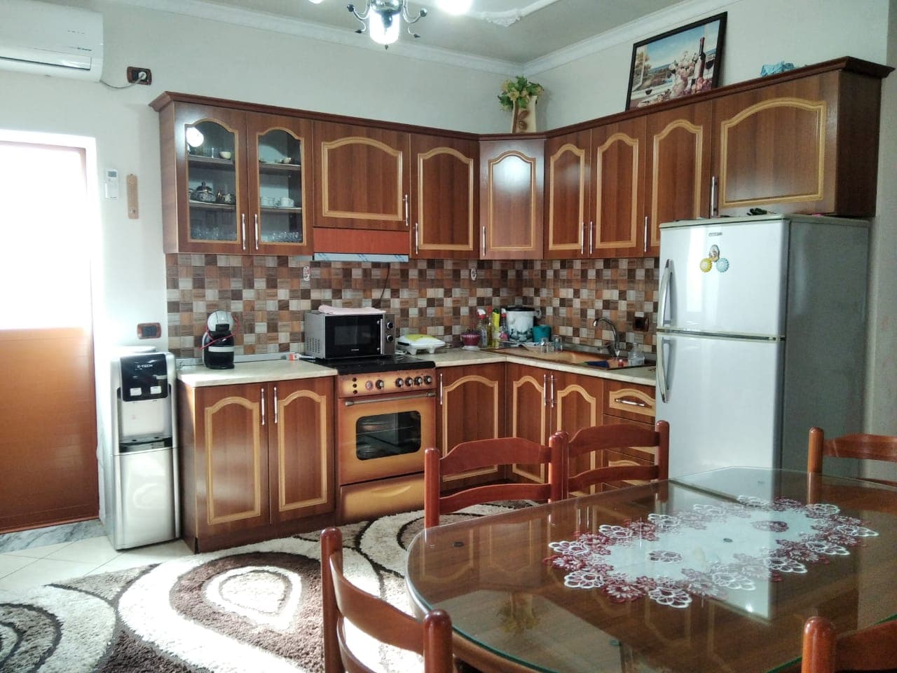 SHITET KATI I DYTE I NJE VILE,PRANE ZONES SE KENETES,DURRES . 3