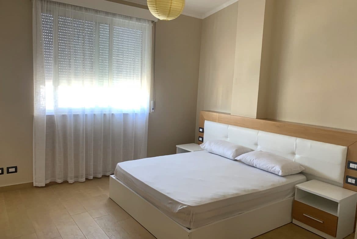 JEPET ME QERA 1 KAT VILE TE RRUGICA KUMINI,DURRES!