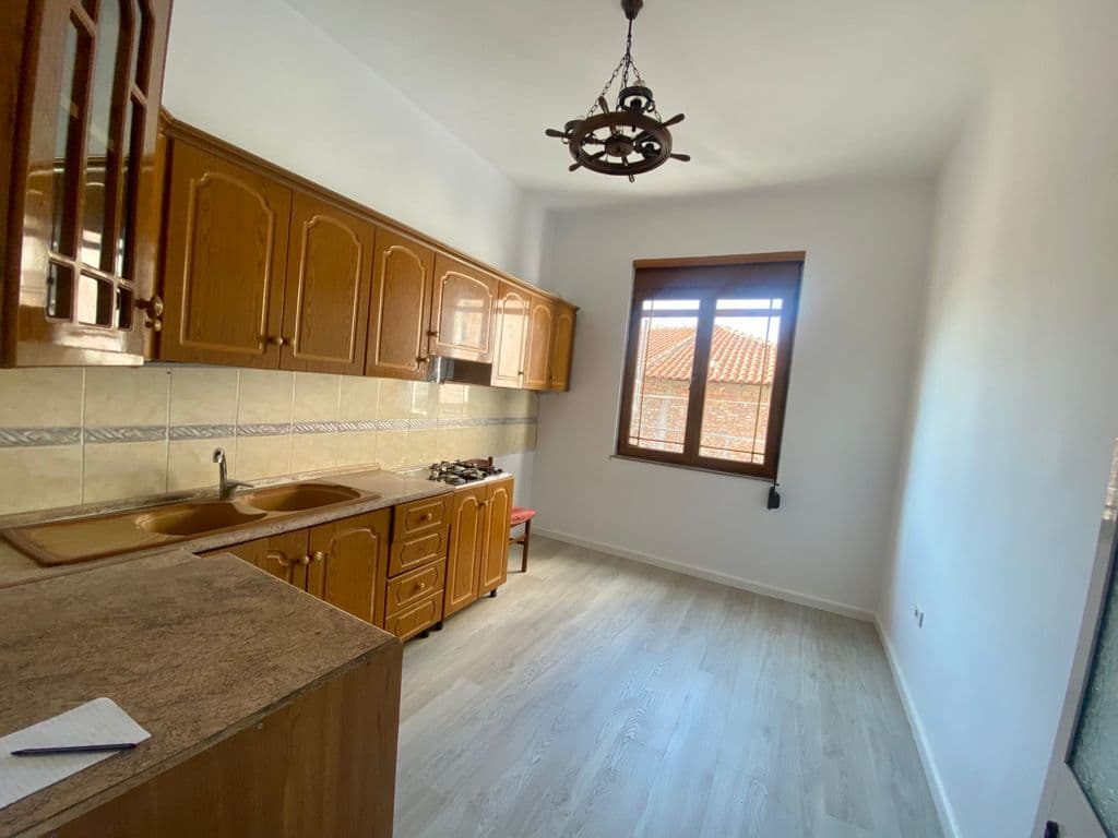SHITET DUPLEX 2+1+2 PRANE BASHKISE, QENDER, DURRES. 2