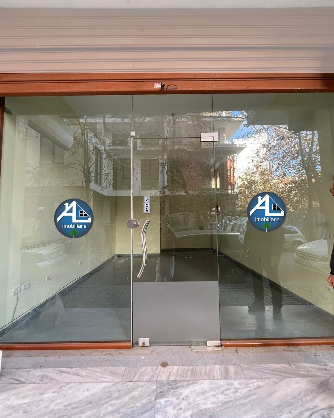 JEPET ME QERA AMBIENT BIZNESI ZONA PALLATIT SPORTIT DURRES 4