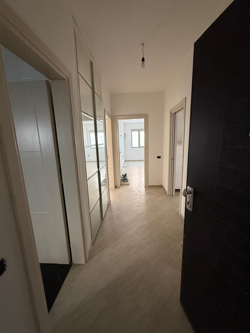 SHITET APARTAMENT 2+1 PRANE PALLATIT SPORTIT -DURRES.