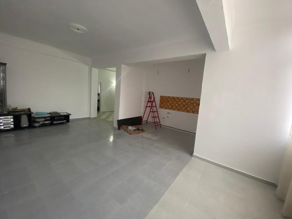 SHITET APARTAMENT 2+1 PRANE STADIUMIT, LAGJA 18, DURRES. 2