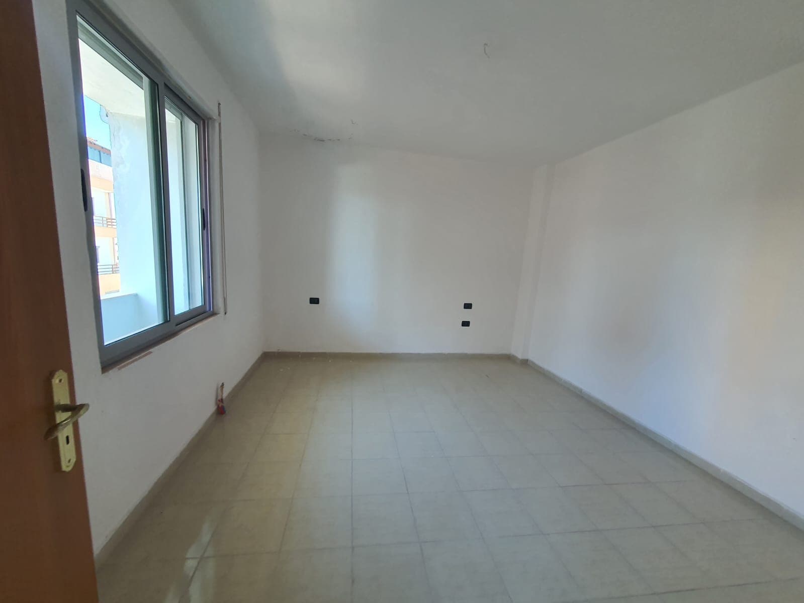 SHITET APARTAMENT 1+1 PRANE RROTES KUQE ,PLAZH ,DURRES. 2