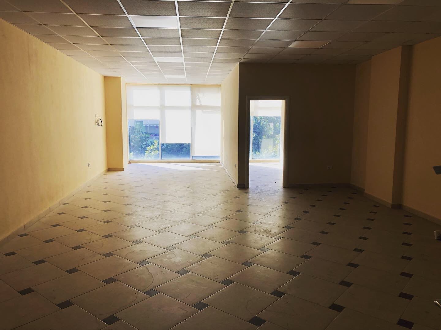 JEPET ME QERA AMBJENT 100 M2 PRANE GJYKATES,DURRES! 3