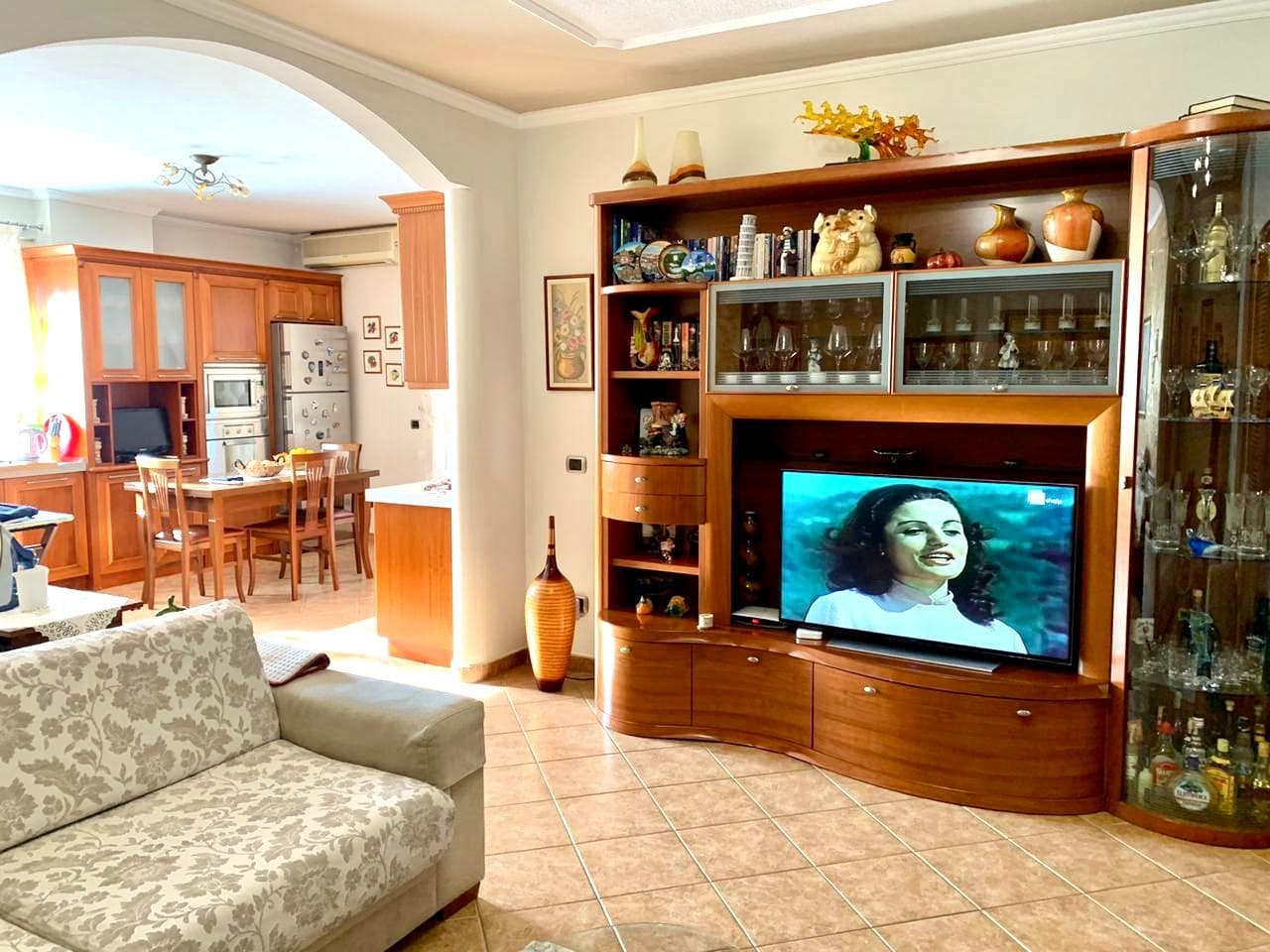 SHITET APARTAMENT 3+1 PRANE SHKOLLES JUSUF PUKA, QENDER, DURRES. 2