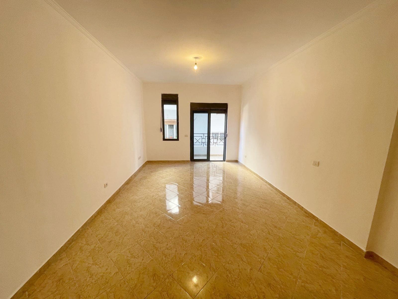 SHITET APARTAMENT 1+1 PRANE BLUE STAR,QENDER,DURRES. 2