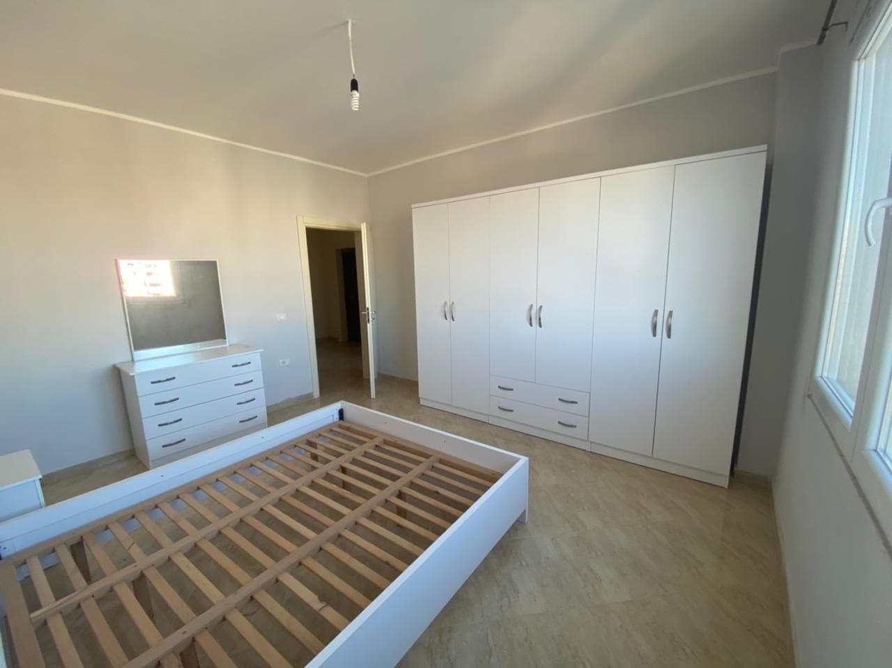 SHITET APARTAMENT 2+1 PRANE STACIONIT TE TRENIT QENDER, DURRES. 4