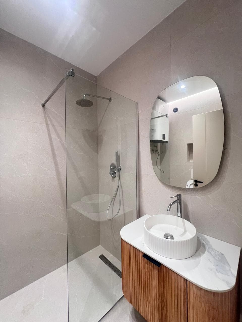 SHITET APARTAMENT 1+1 NE ZONEN E MALIT TE ROBIT, KAVAJE 4