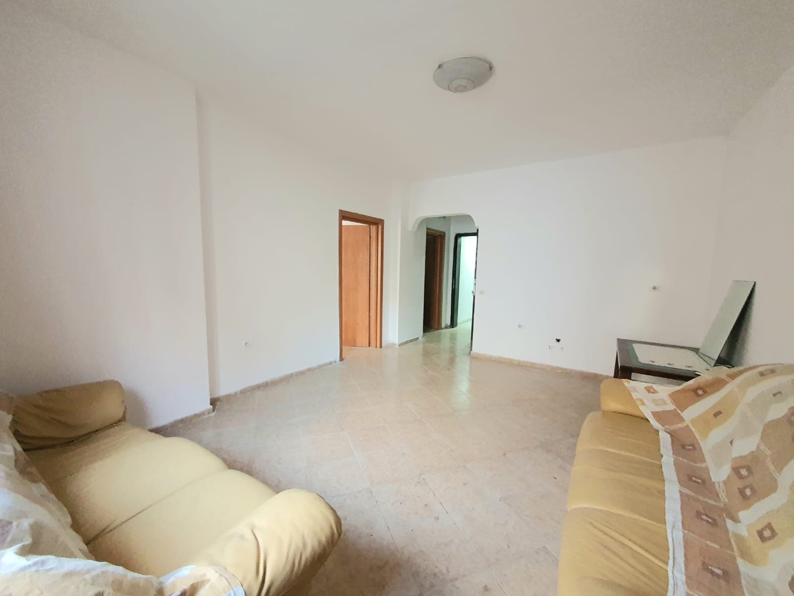 SHITET APARTAMENT 2+1 PRANE SHKOLLES BAJRAM CURRI.PLAZH,DURRES. 2