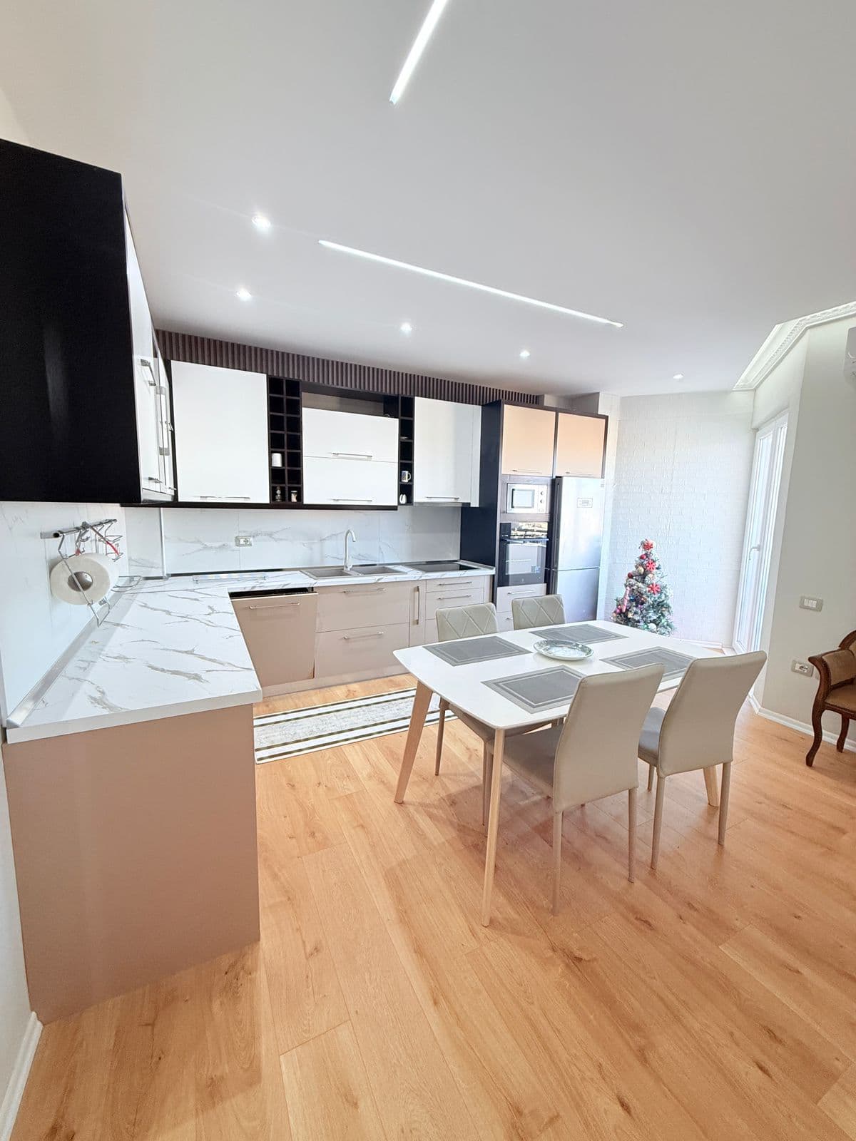 JEPET ME QERA APARTAMENT 3+1 TEK ZONA TREGUT INDUSTRIAL DURRES