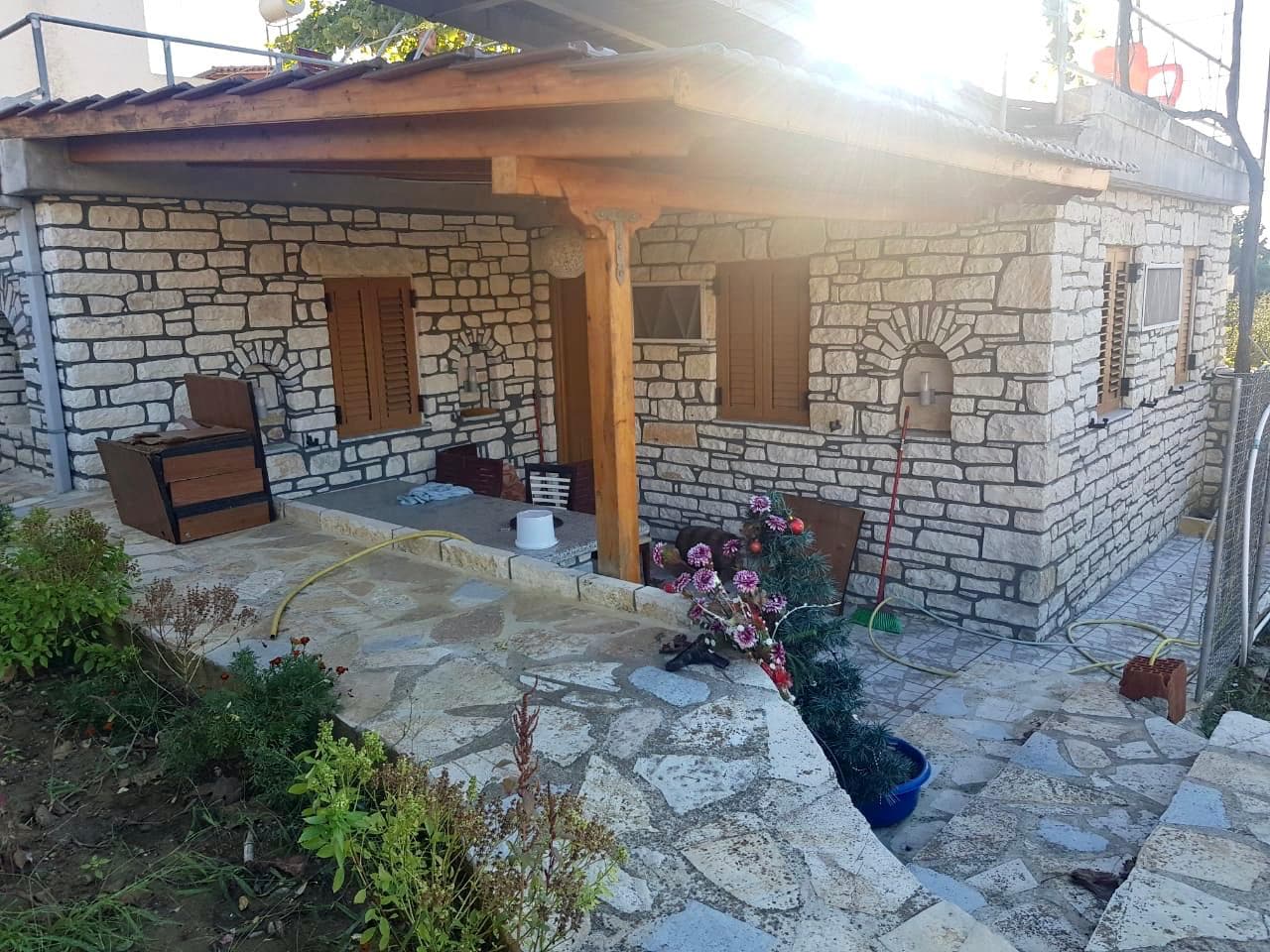 SHITEN 2 VILA NE NJE TRUALL TE PERBASHKET NE PLEPA, ARAPAJ, DURRES. VILAT ORGANIZOHEN NE 2+1 dhe 1+1. 4