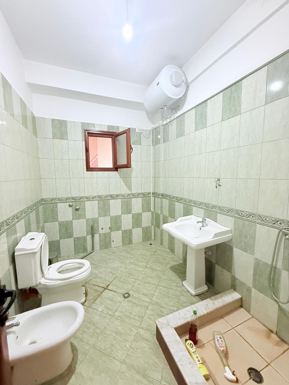 JEPET ME QERA AMBIENT BIZNESI DURRES 4