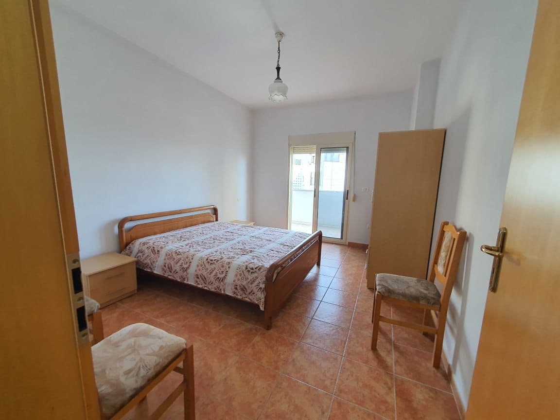 SHITET APARTAMENT 2+1+2 ME PAMJE NGA DETI NE QENDER, DURRES. 3