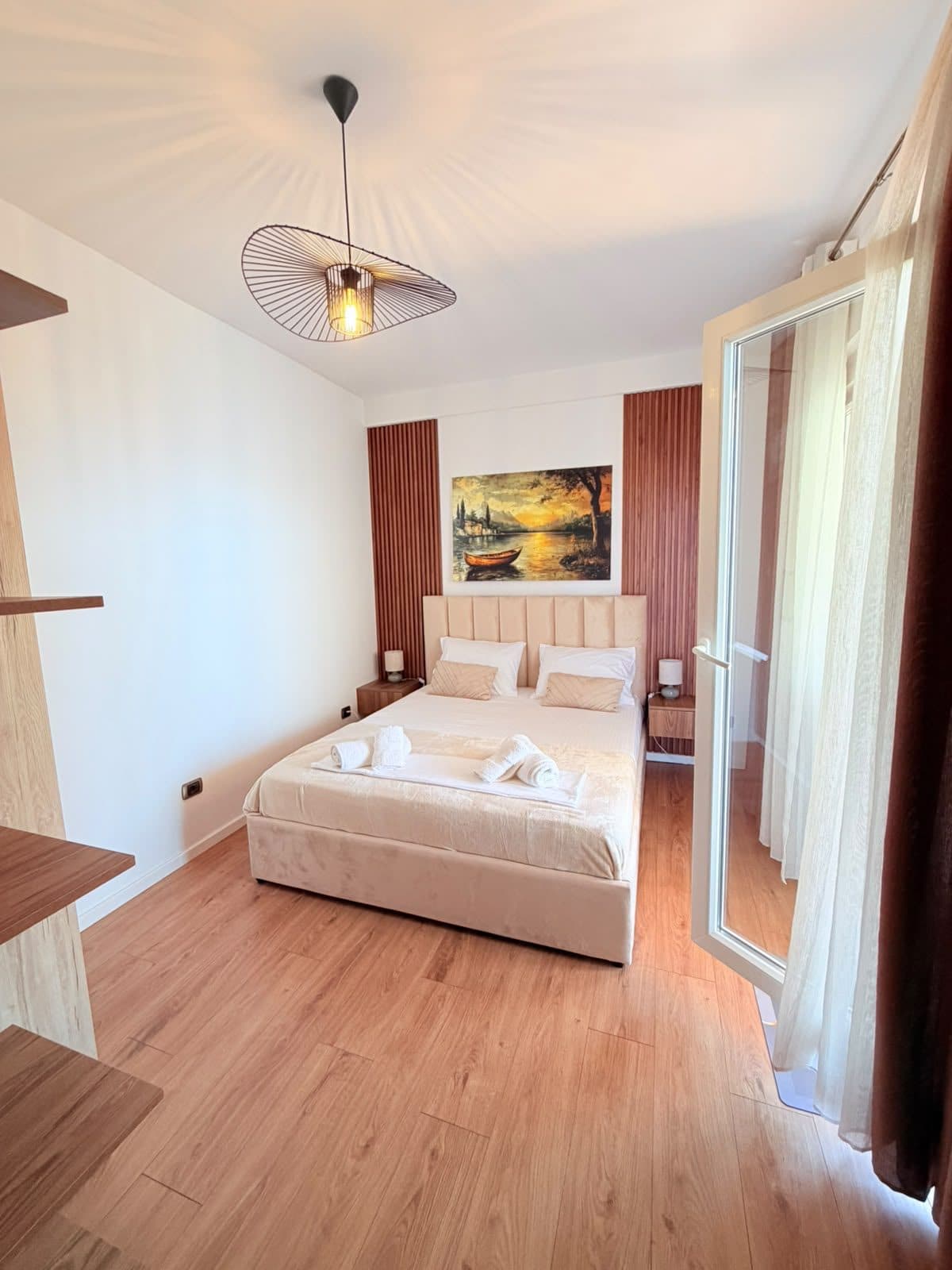 JEPET ME QERA APARTAMENT 1+1 PRANE RESTORANT 4 STINET VOLLGA, DURRES