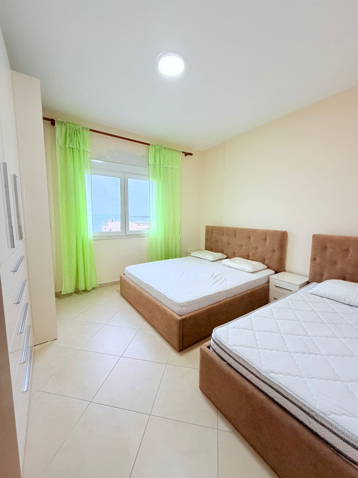 JEPET ME QERA APARTAMENT 1+1 PRANE HOTEL ROYAL PLAZH, DURRES 4