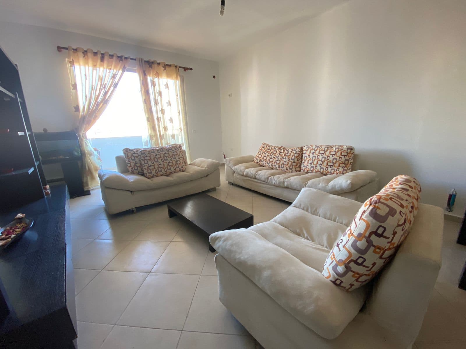 JEPET ME QERA APARTAMENT 1+1 PRANE STACIONIT TE TRENIT,DURRES 2