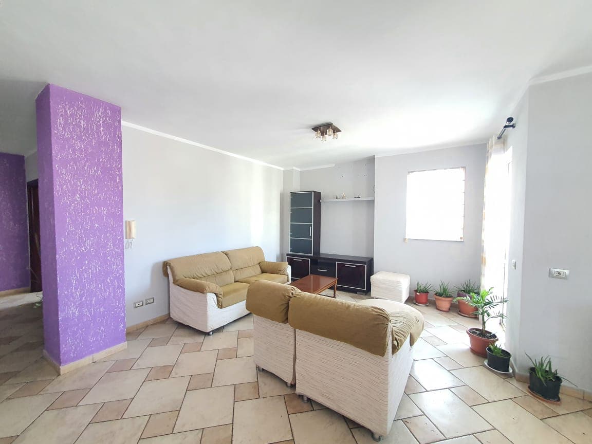 SHITET APARTAMENT 2+1 PRANE SHKOLLES EFTALI KOCI,DURRES. 2