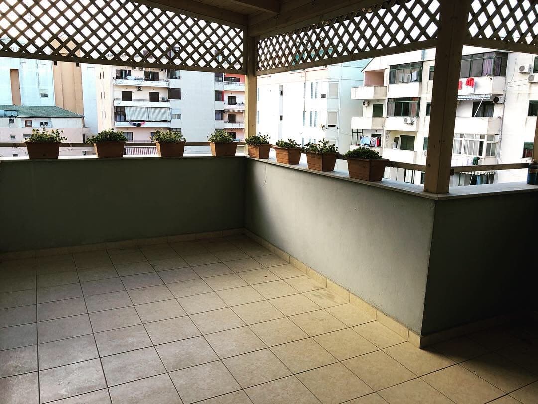 SHITET APARTAMENT 2+1 SUPER E MOBILUAR NE DURRES!
