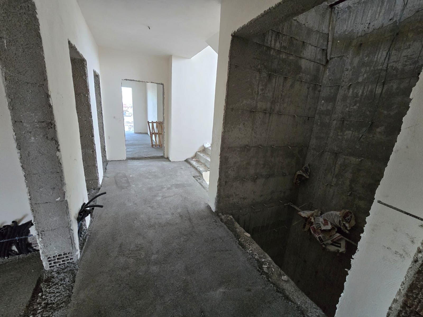 SHITET APARTAMENT 2+1 NE ZONEN E PLAZHIT, DURRES 3
