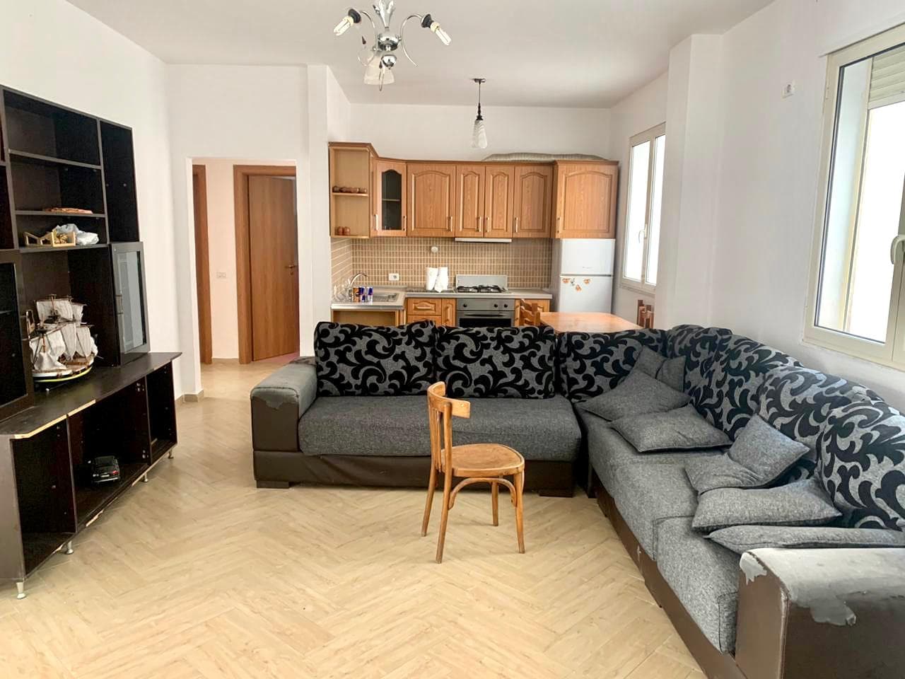 SHITET APARTAMENT 2+1, LAGJA 6 PRANE ISH RAJONIT, DURRES. 2