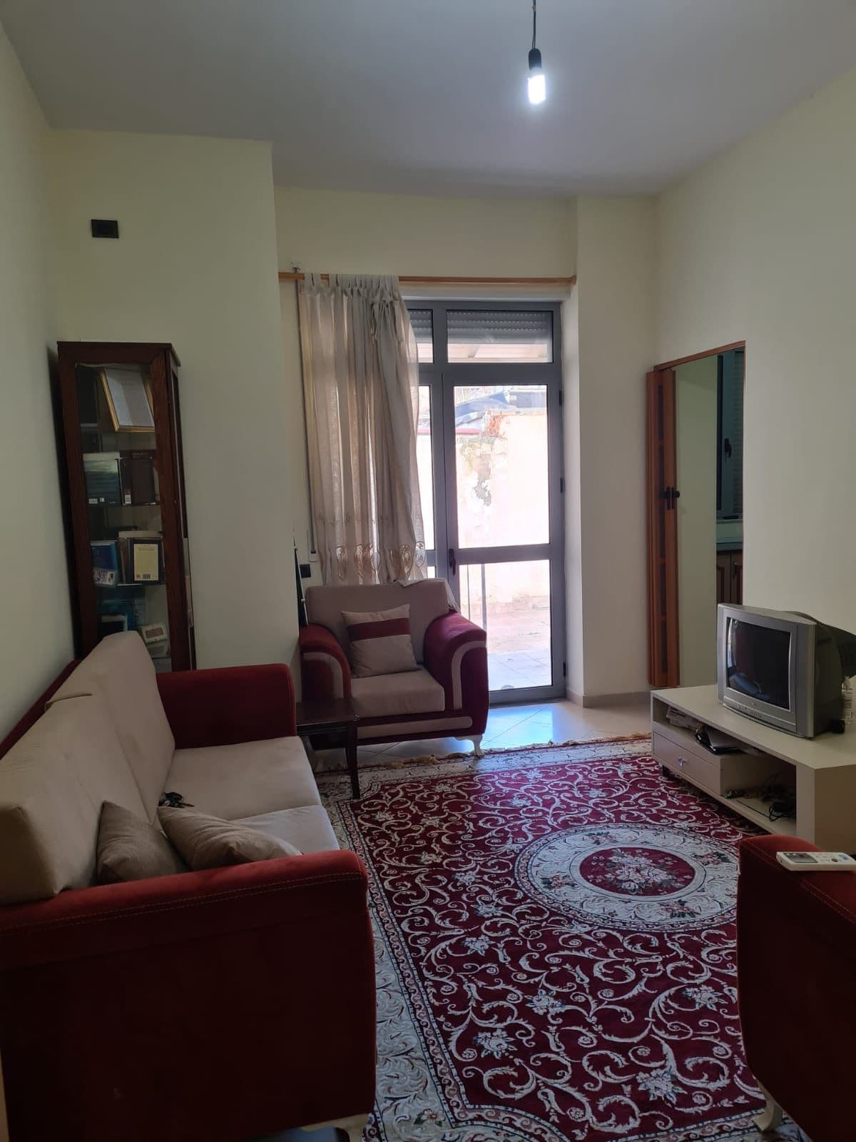 SHITET APARTAMENT 1+1 PRANE RRUGES MUJO ULQINAKU,DURRES. 1