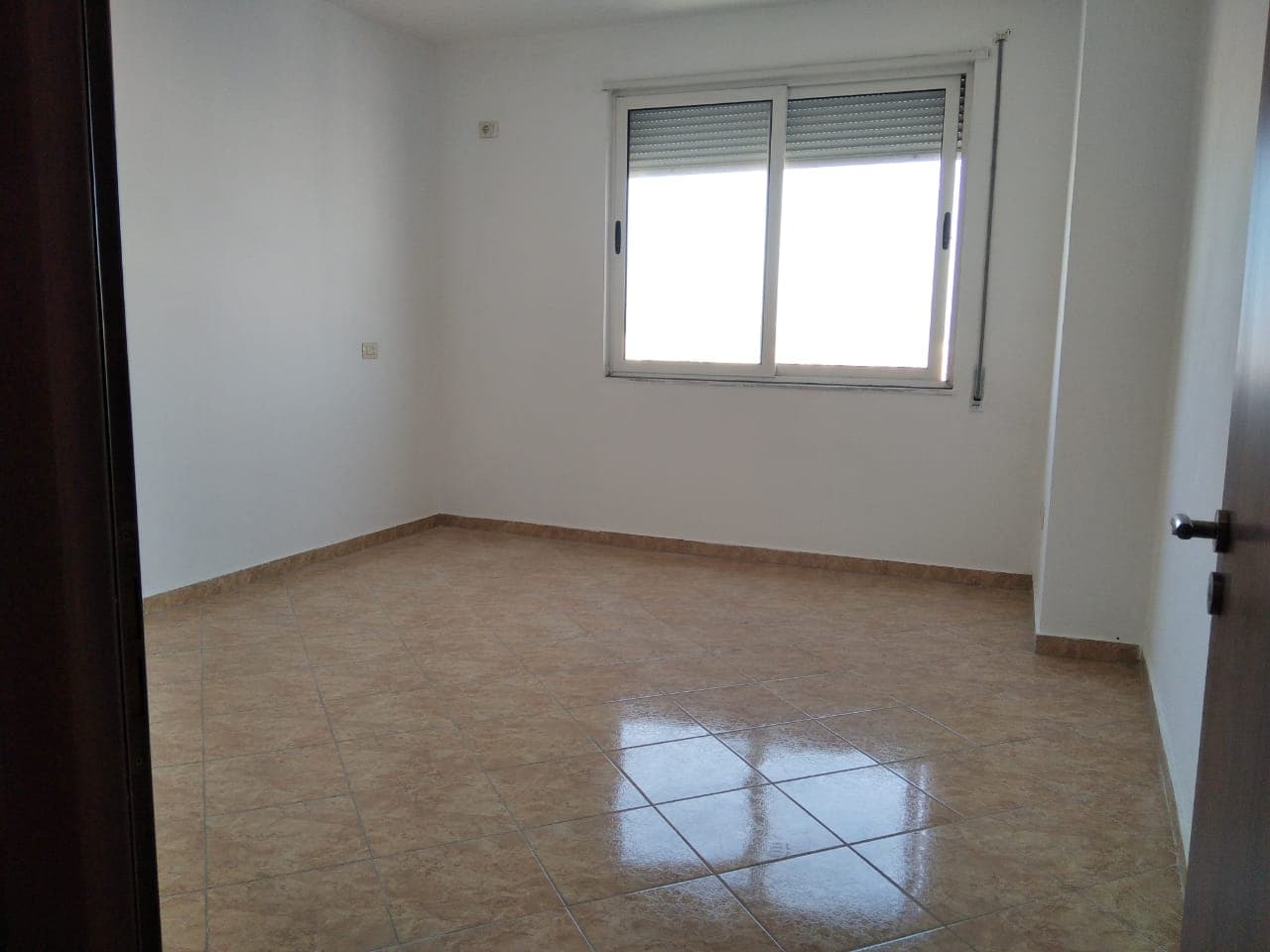 SHITET APARTAMENT 3+1 PRANE STACIONIT TE TRENIT,DURRES 4