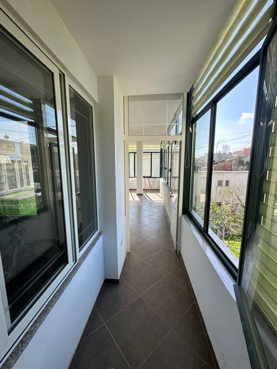 JEPET ME QERA AMBIENT BIZNESI SPITALLE, DURRES 2