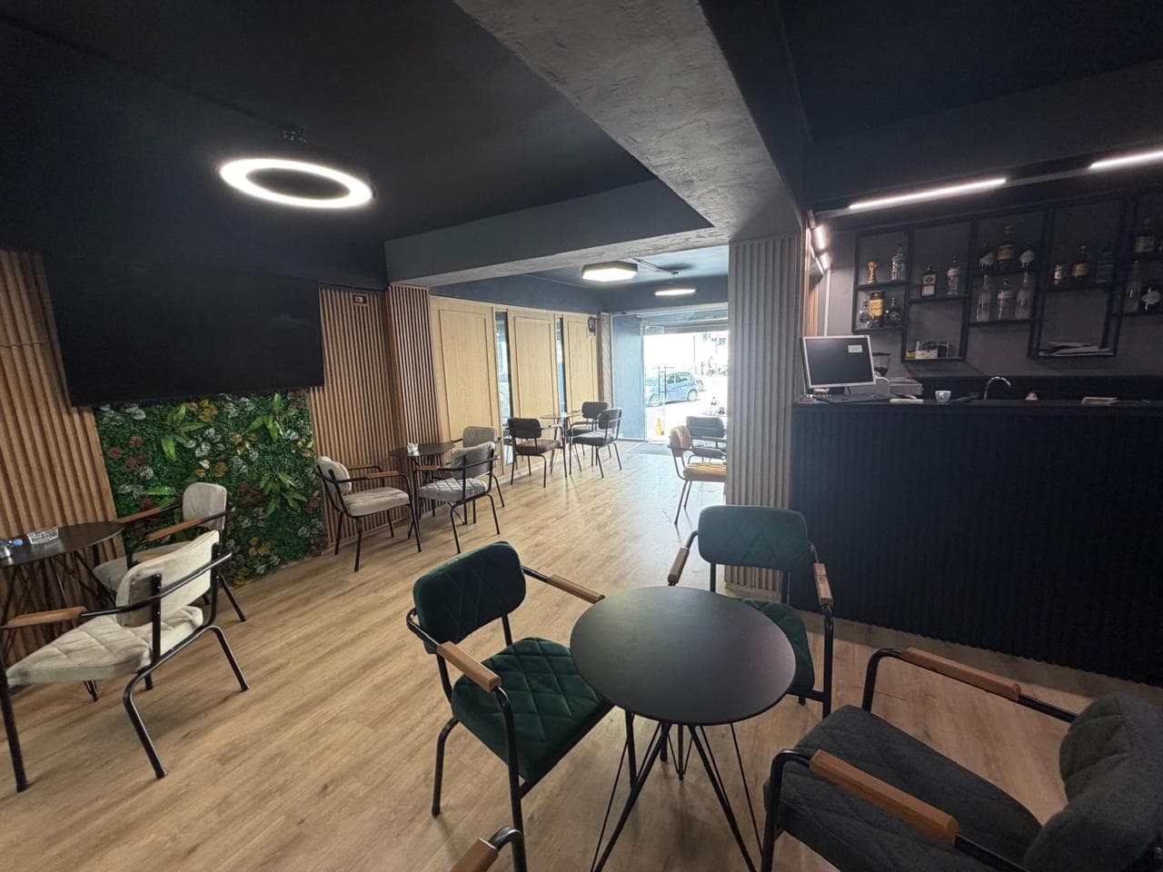 JEPET ME QERA AMBIENT BIZNESI PRANE FLAGSHIP CENTER,DURRES 2