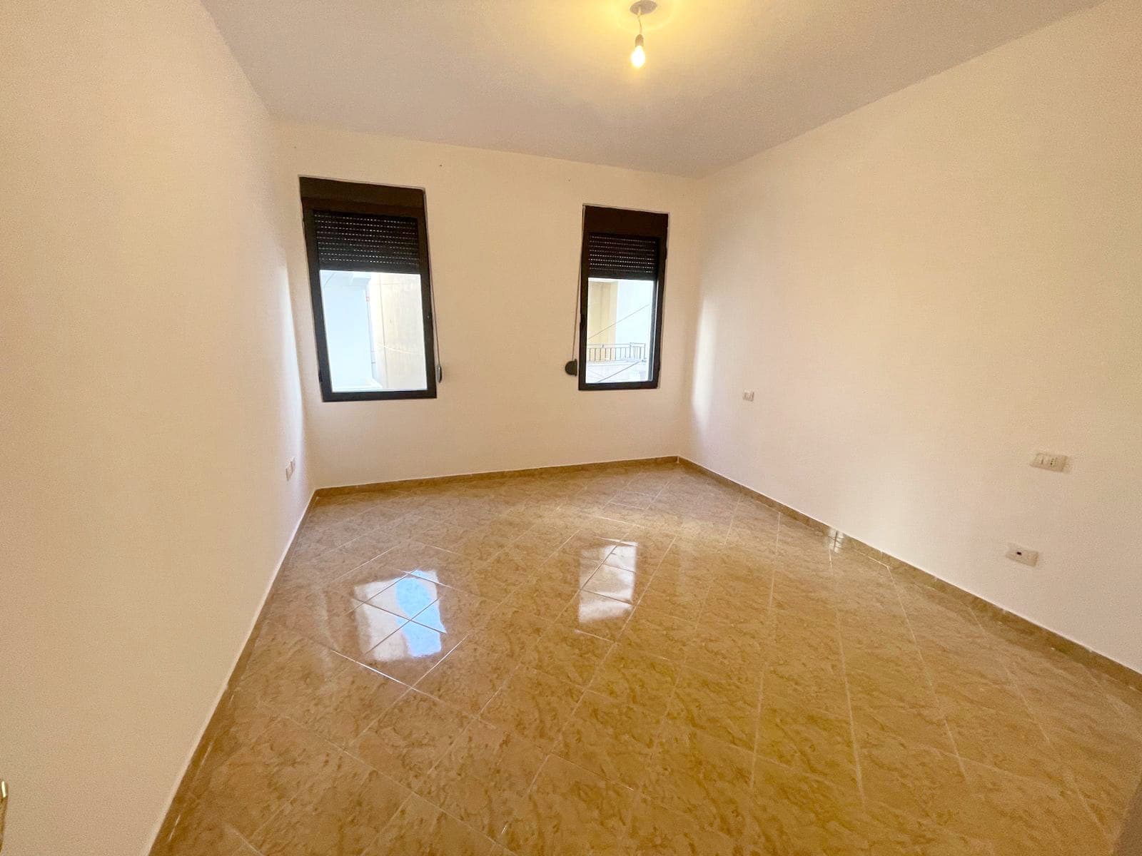 SHITET APARTAMENT 1+1 PRANE BLUE STAR,QENDER,DURRES. 3