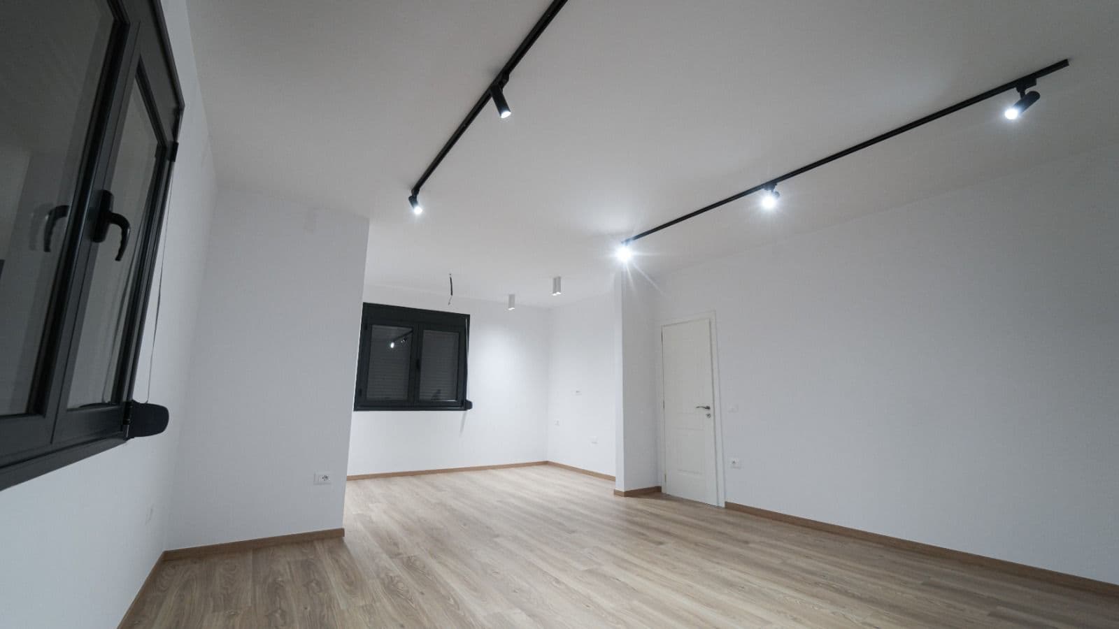 JEPET ME QERA AMBIENT BIZNESI 2 KATE PRANE MUZEUMIT, DURRES 2