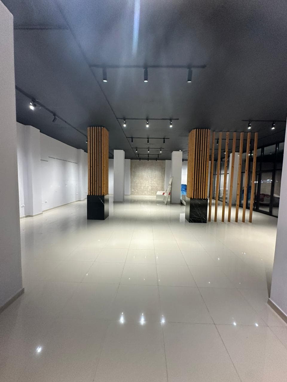 JEPET ME QERA AMBIENT BIZNESI, DURRES 1