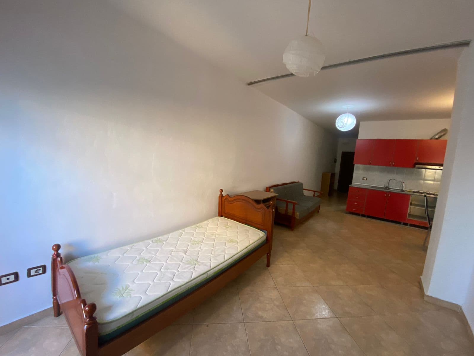SHITET APARTAMENT 1+1 PRANE HOTEL FLORIDES, PLAZH, DURRES. 4